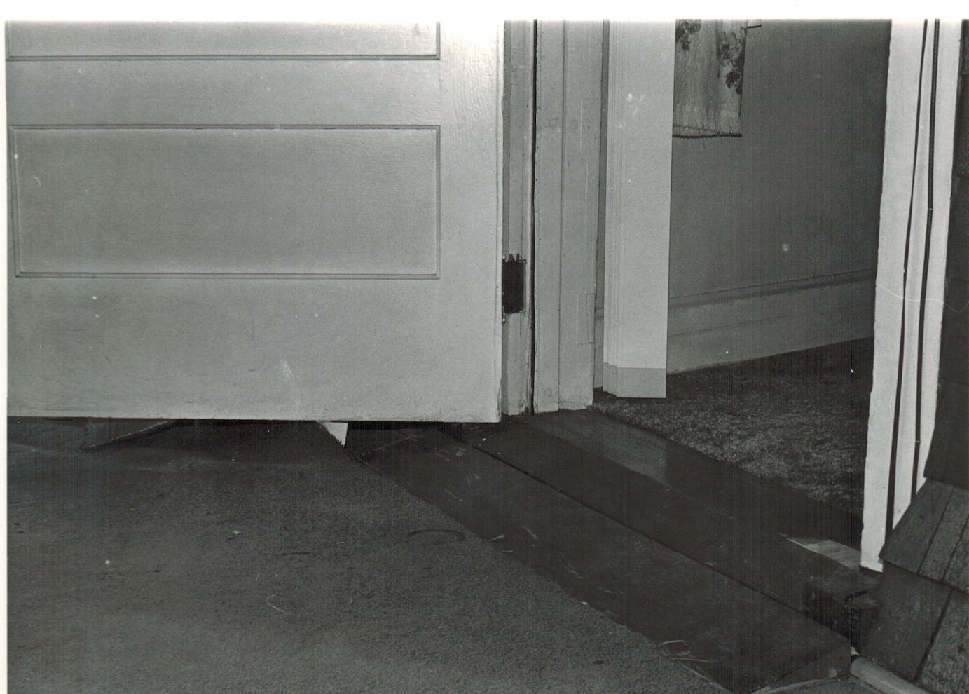 34ShepardAveCoulterCottageSept19892ndFloorPorchWideDoorNoThreshold.jpeg