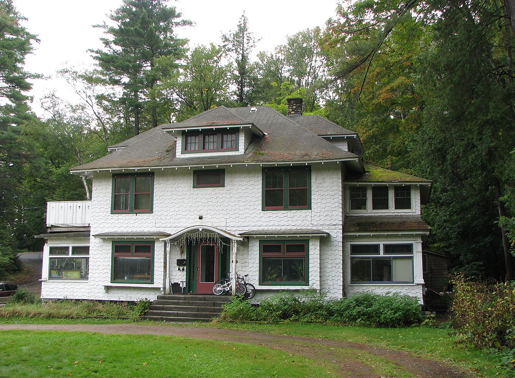 McBean%20Cottage,%20Saranac%20Lake,%20NY.jpg
