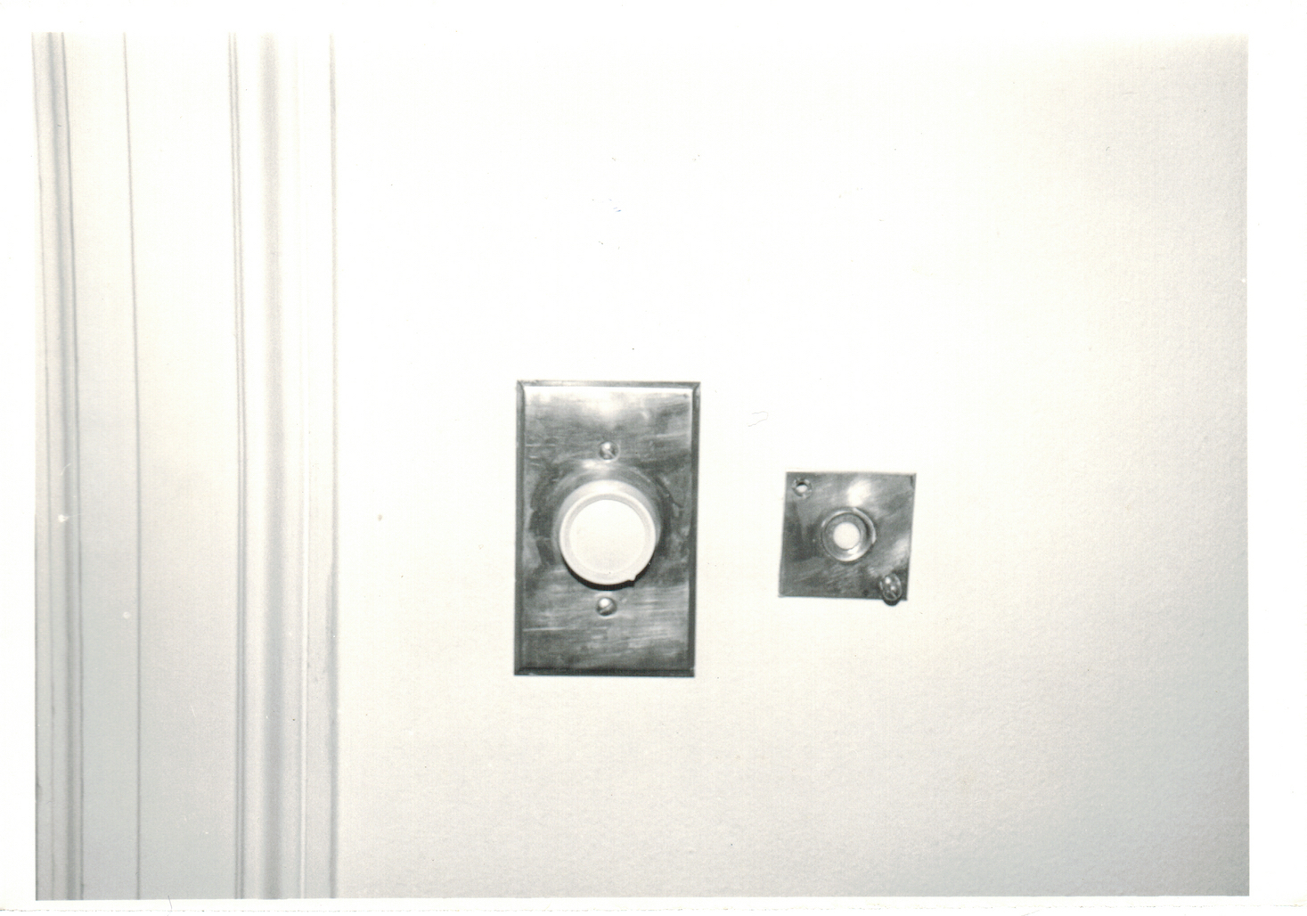 28CatherineFeustmannCottageOct1991CallBell2ndFloorSWPorch.jpeg