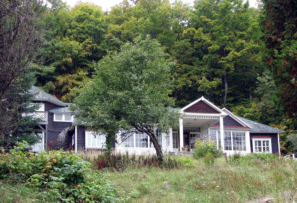 Hillside%20Lodge,%20Saranac%20Lake,%20NY.JPG