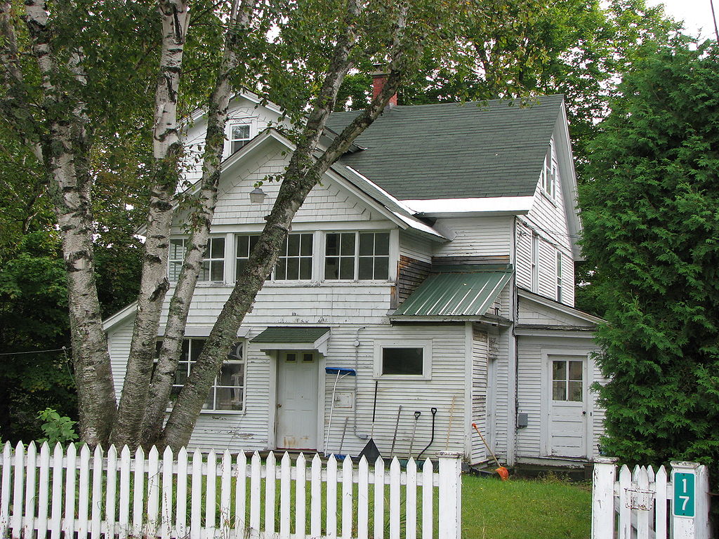 Stuckman%20Cottage,%20Saranac%20Lake,%20NY.JPG