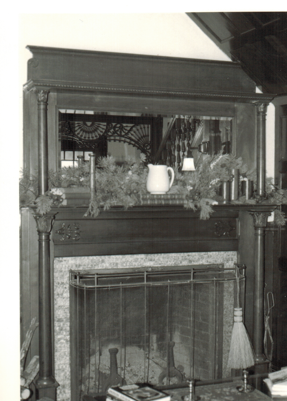 16HelenStNoyesCottageFeb1989EntryHall.jpeg