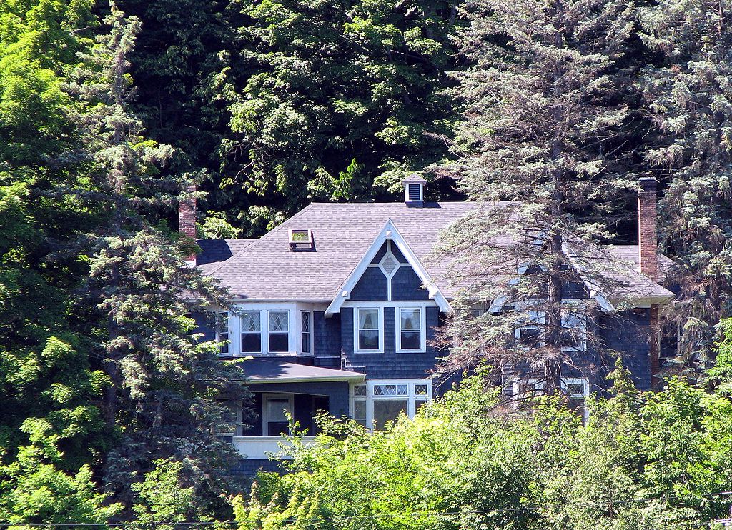 Magill%20Cottage,%20Saranac%20Lake,%20NY.JPG