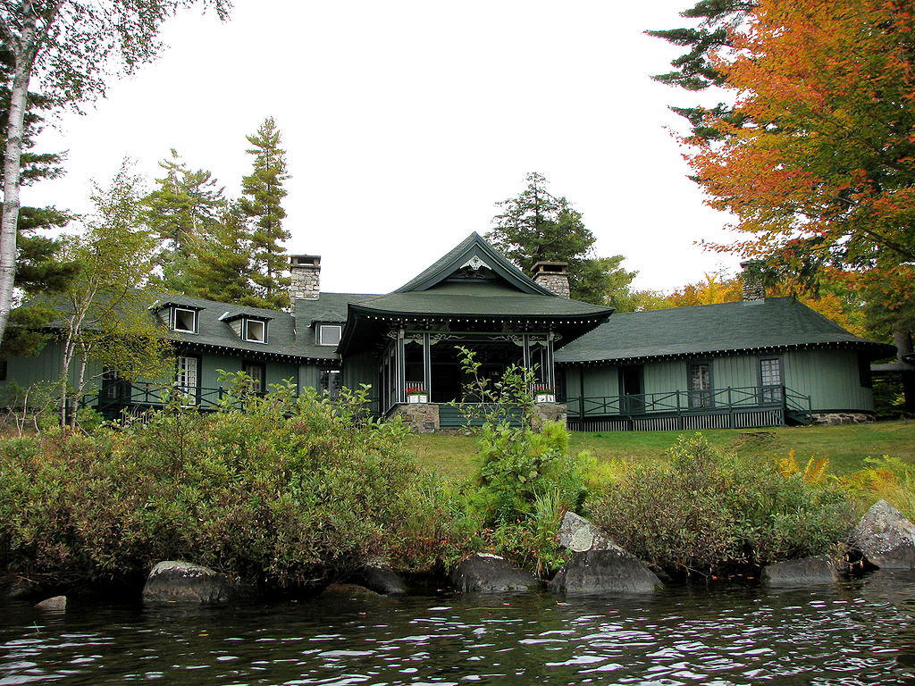 Main%20Lodge,%20Pine%20Tree%20Point,%20Upper%20St%20Regis%20Lake.jpg
