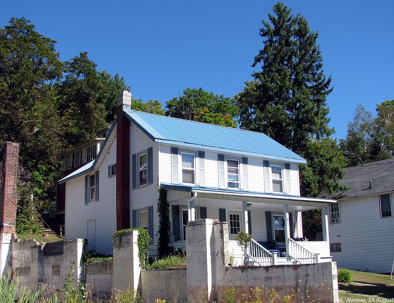 File:81 Bloomingdale Avenue.jpg