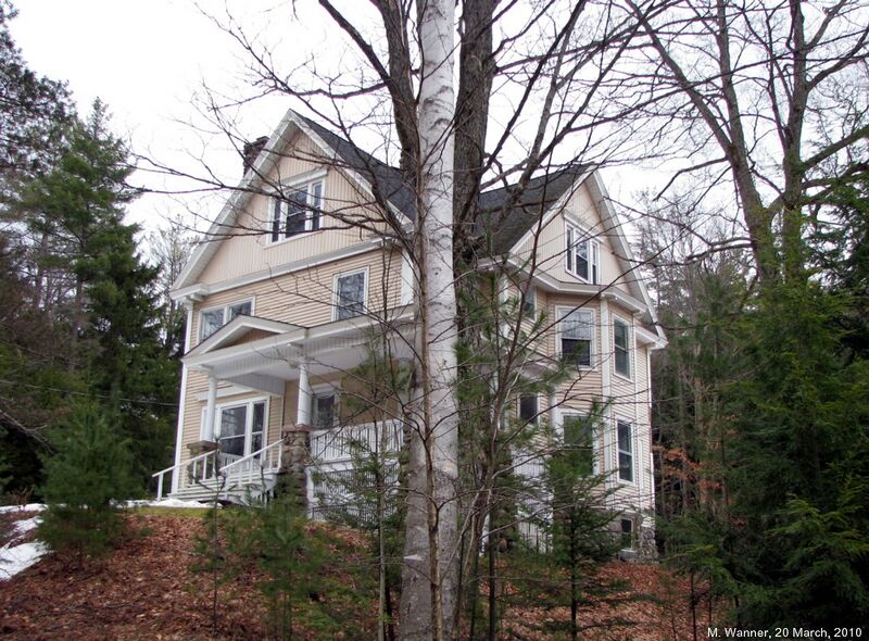 File:104 Ampersand Avenue 2010.jpg