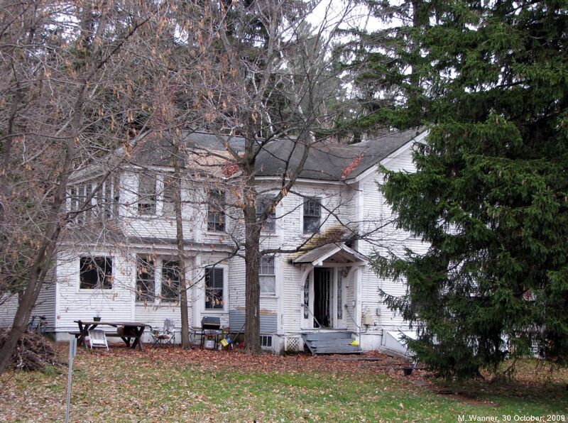 File:82 Bloomingdale Avenue.jpg
