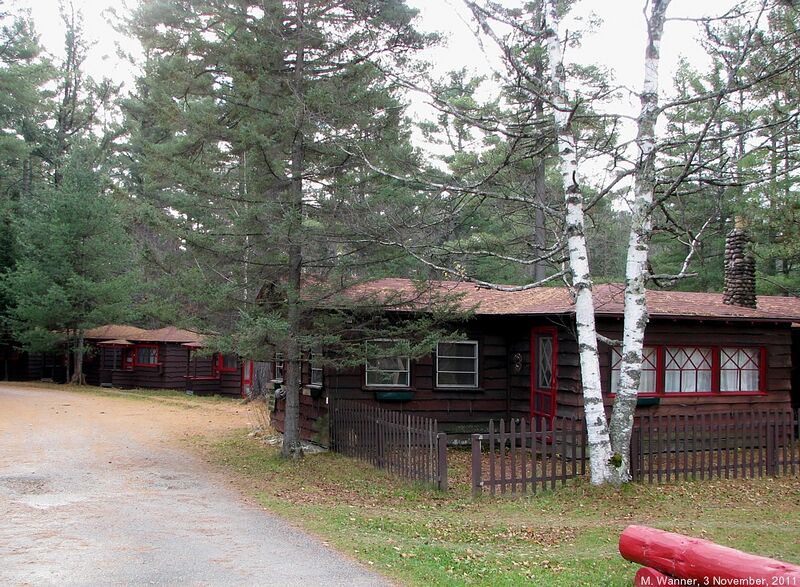 File:Evergreen Cabins2.jpg