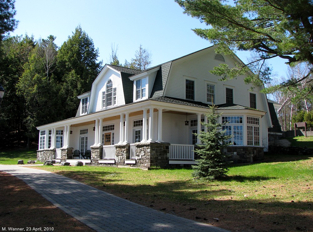 Paul%20Smiths%20Cottages.jpg