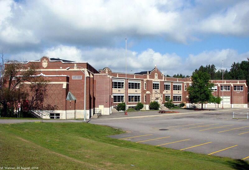 File:Petrova School.jpg