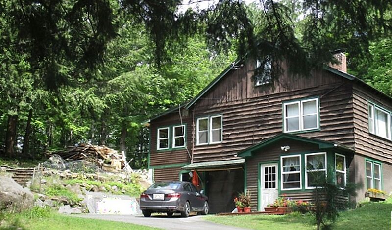 File:129 Turtle Pond Rd.jpg