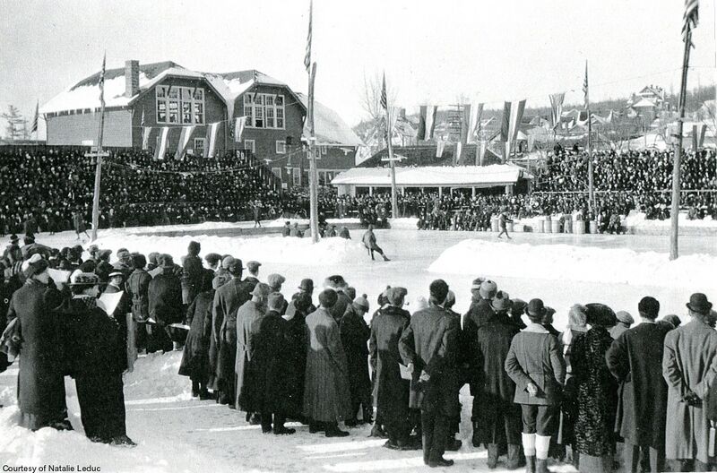 File:Speed skating at Pontiac Rink.jpg