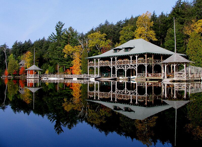 File:Knollwood Club on Lower Saranac Lake.jpg