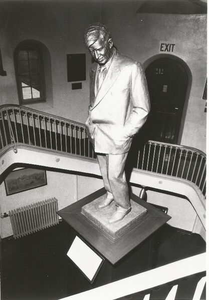 File:Will Rogers Statute.jpg