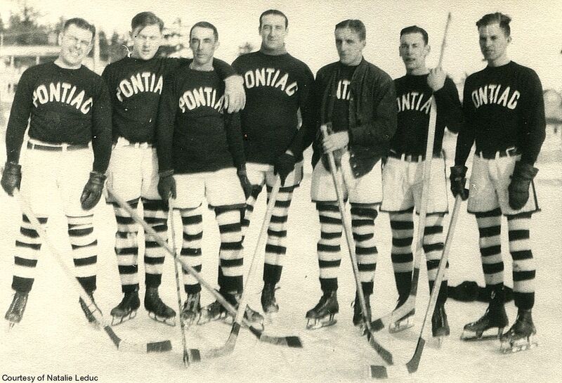 File:Pontiac Hockey Team.jpg