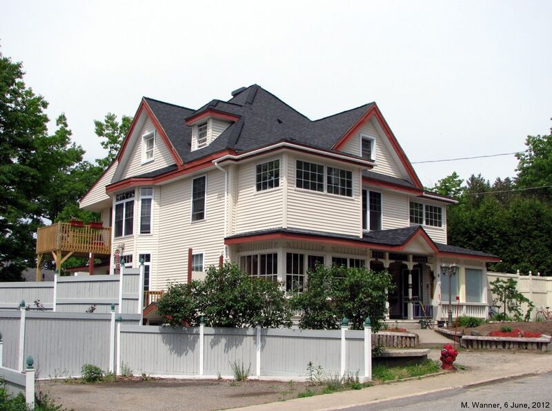 File:45 Shepard Avenue.jpg