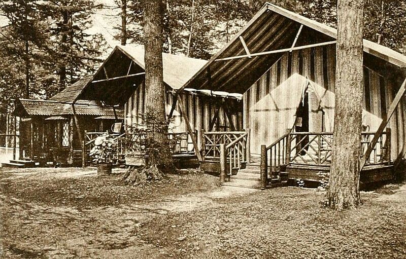 File:Birch Island - near the tennis courts.jpg