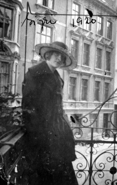 File:Sigri Pedersen 1920.jpg
