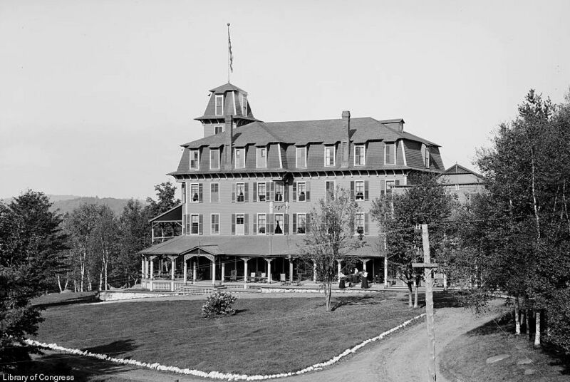 File:Lower Saranac Lake - the Algonquin.jpg