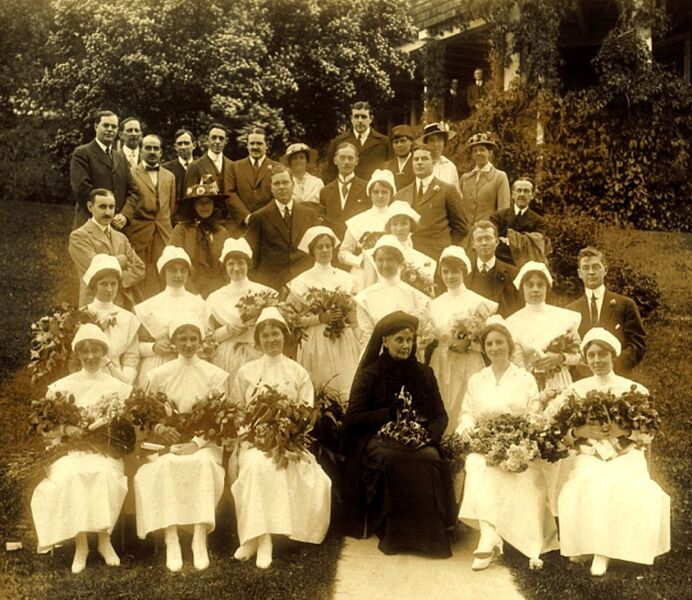 File:Mrs. Trudeau and nurses.jpg