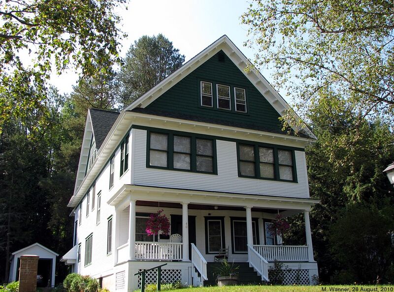 File:60 Petrova Avenue.jpg