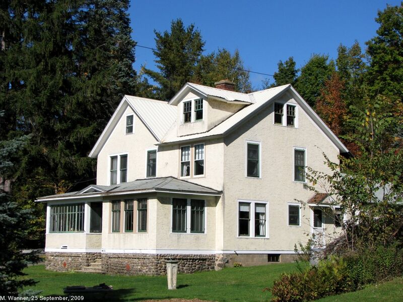 File:46 Lake Flower Avenue.jpg