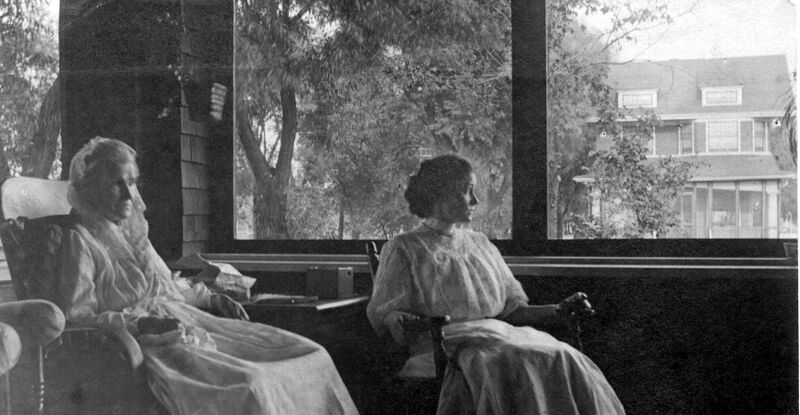 File:MILDRED McMaster + Phylena Gray McMaster probably Saranac.jpg