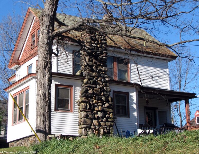 File:1 Park Place chimney.jpg