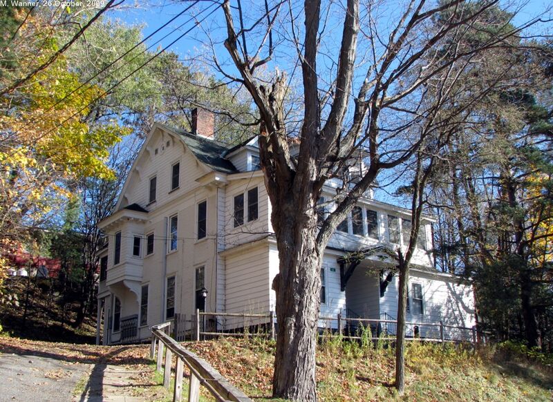 File:40 Shepard Avenue.jpg