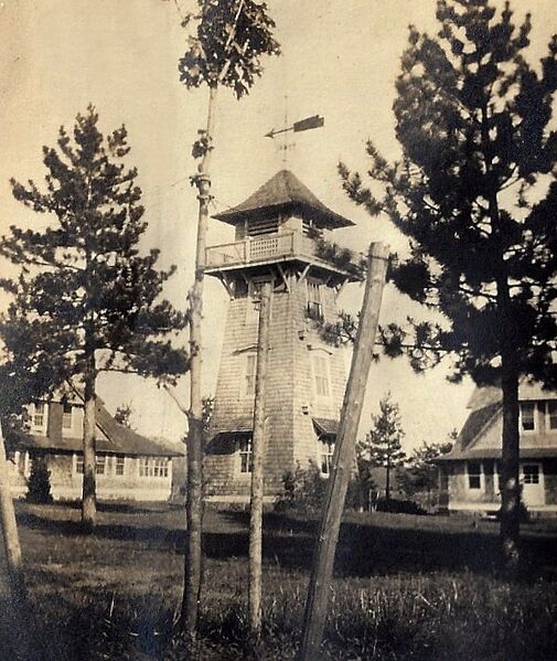 File:Bay Pond tower.jpg