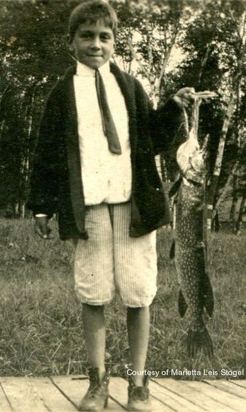 File:Henry Leis 1915.jpg