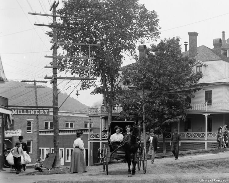 File:7 - 11 Broadway.jpg