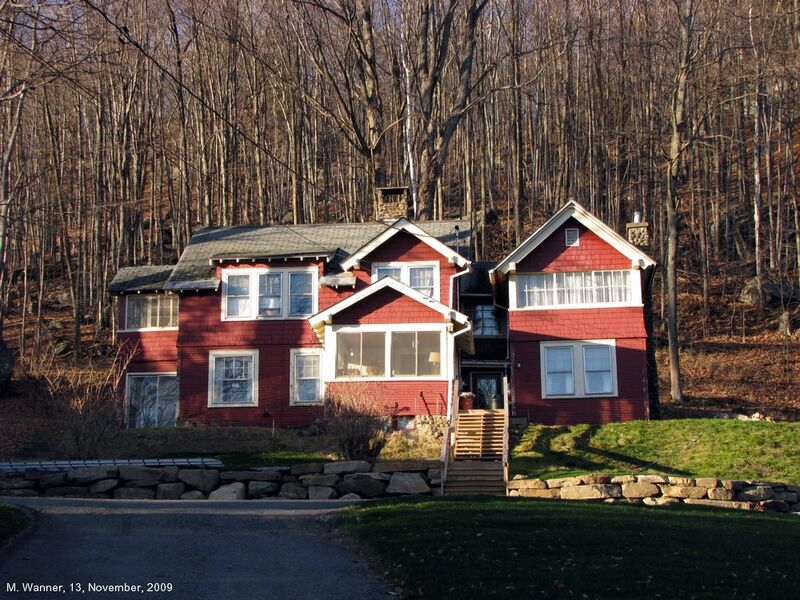 File:Keinachan Cottage.jpg