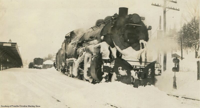 File:Engine 1036 at Union Station 1930s.jpg