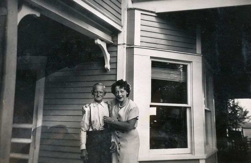 File:Graceand her Father.jpg
