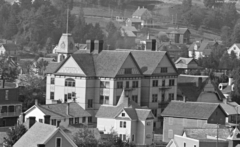 File:SLHS 1902.jpg