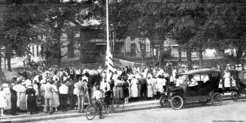 File:Day Nursery crowd.jpg