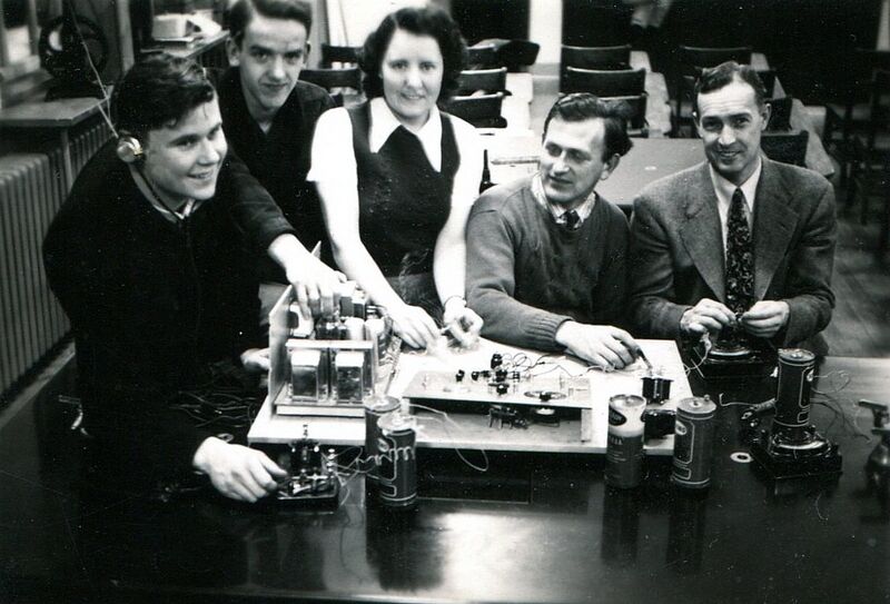 File:Electronics class.jpg