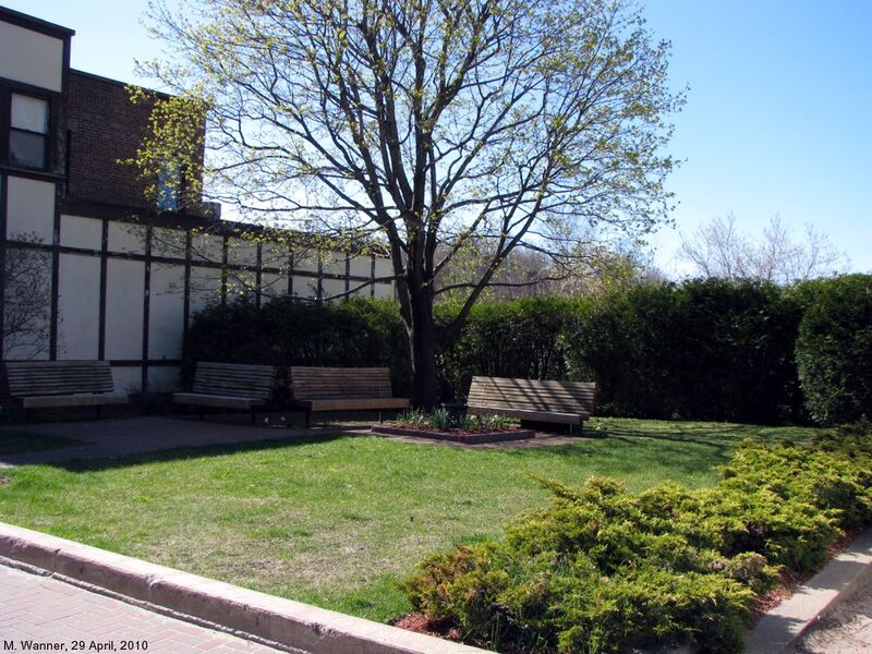 File:Vest Pocket Park.jpg