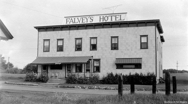 File:Falveys Hotel at LCJct 1956.jpg