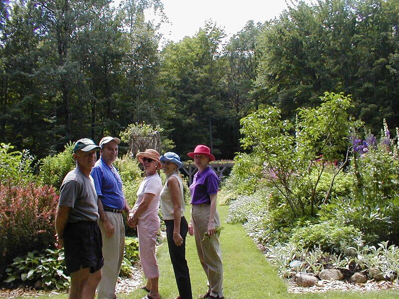 File:Lenz-DeMore weekend--garden.jpg
