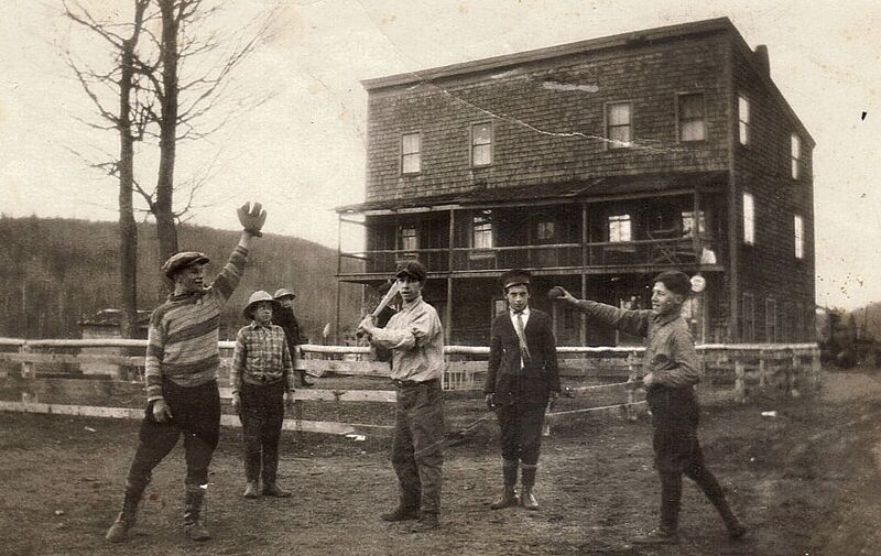 File:Derrick House.jpg