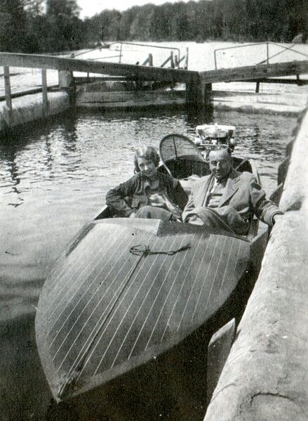 File:An outboard in the Lower Locks undated.jpg