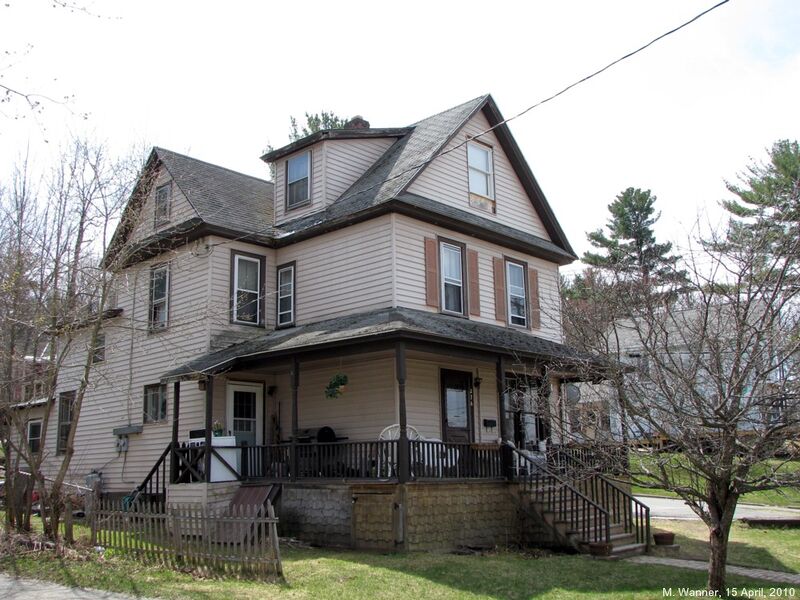File:36 Ampersand Avenue.jpg