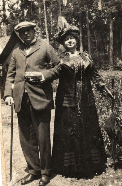 File:Dr. Edward and Sarah Newcomb (1).jpg