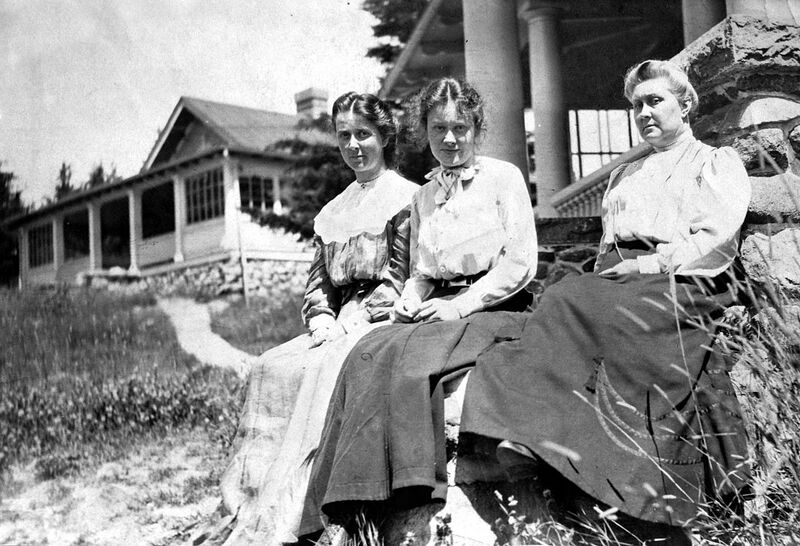 File:Harriet Martin and Mildred McMaster.jpg